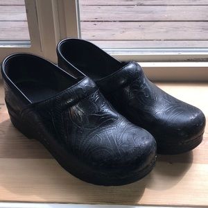 Dansco clogs